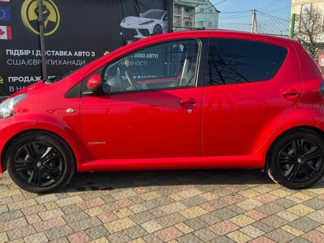 Красный Тойота Айго, объемом двигателя 1 л и пробегом 145 тыс. км за 4600 $, фото 3 на Automoto.ua