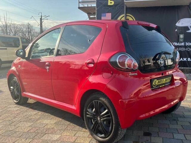 Красный Тойота Айго, объемом двигателя 1 л и пробегом 145 тыс. км за 4600 $, фото 4 на Automoto.ua