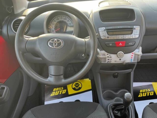 Красный Тойота Айго, объемом двигателя 1 л и пробегом 145 тыс. км за 4600 $, фото 17 на Automoto.ua