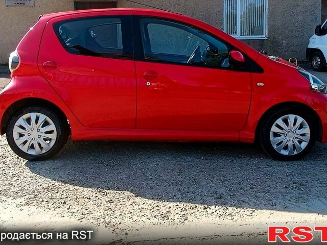 Красный Тойота Айго, объемом двигателя 1 л и пробегом 0 тыс. км за 3800 $, фото 1 на Automoto.ua