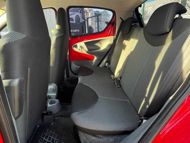 Красный Тойота Айго, объемом двигателя 1 л и пробегом 145 тыс. км за 4600 $, фото 12 на Automoto.ua