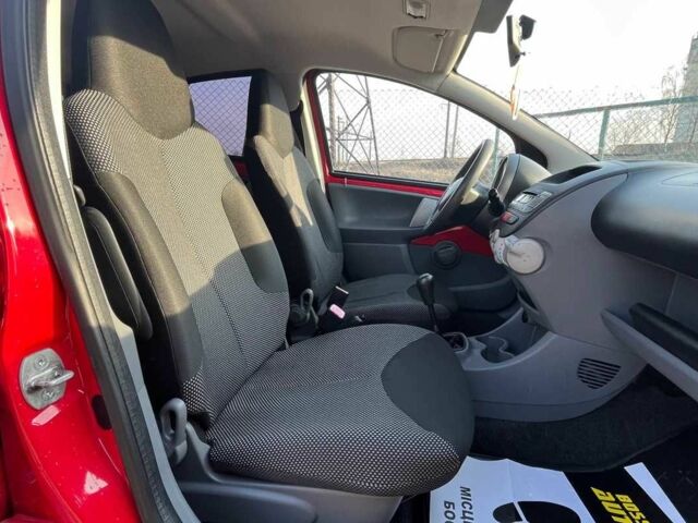 Красный Тойота Айго, объемом двигателя 1 л и пробегом 145 тыс. км за 4600 $, фото 22 на Automoto.ua