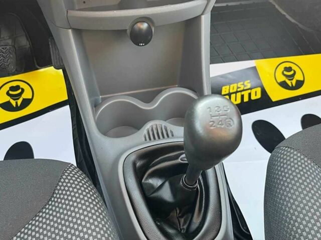 Красный Тойота Айго, объемом двигателя 1 л и пробегом 145 тыс. км за 4600 $, фото 20 на Automoto.ua