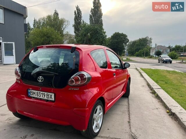 Красный Тойота Айго, объемом двигателя 1 л и пробегом 88 тыс. км за 4000 $, фото 1 на Automoto.ua