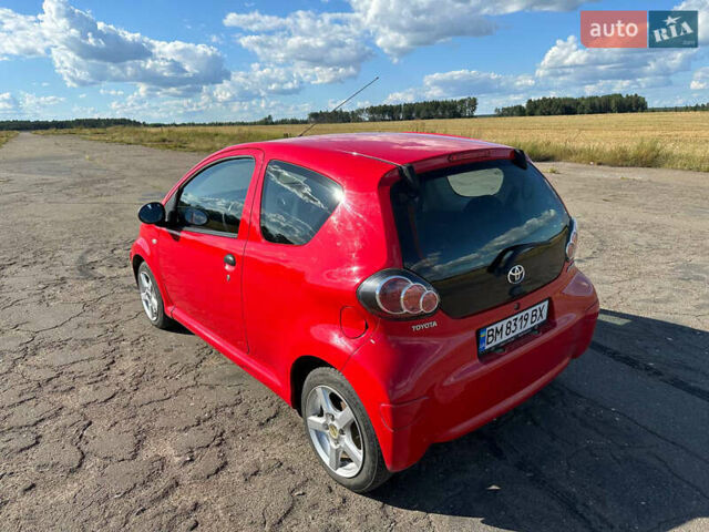 Красный Тойота Айго, объемом двигателя 1 л и пробегом 82 тыс. км за 4200 $, фото 2 на Automoto.ua