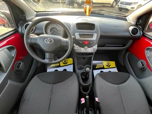 Красный Тойота Айго, объемом двигателя 1 л и пробегом 145 тыс. км за 4600 $, фото 16 на Automoto.ua