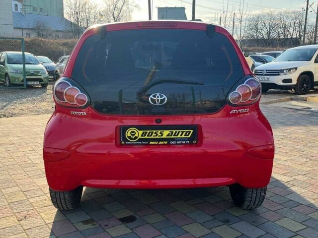 Красный Тойота Айго, объемом двигателя 1 л и пробегом 145 тыс. км за 4600 $, фото 5 на Automoto.ua