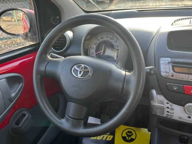 Красный Тойота Айго, объемом двигателя 1 л и пробегом 145 тыс. км за 4600 $, фото 18 на Automoto.ua