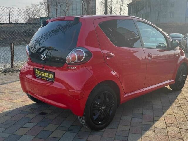 Красный Тойота Айго, объемом двигателя 1 л и пробегом 145 тыс. км за 4600 $, фото 6 на Automoto.ua