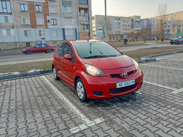 Червоний Тойота Айго, об'ємом двигуна 1 л та пробігом 153 тис. км за 3999 $, фото 9 на Automoto.ua