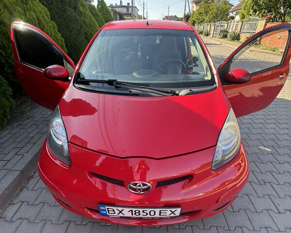 Червоний Тойота Айго, об'ємом двигуна 1 л та пробігом 145 тис. км за 5000 $, фото 3 на Automoto.ua