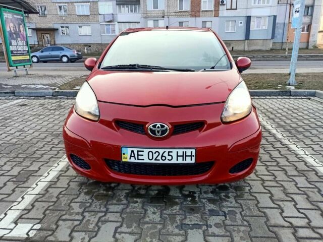 Червоний Тойота Айго, об'ємом двигуна 1 л та пробігом 153 тис. км за 3999 $, фото 4 на Automoto.ua