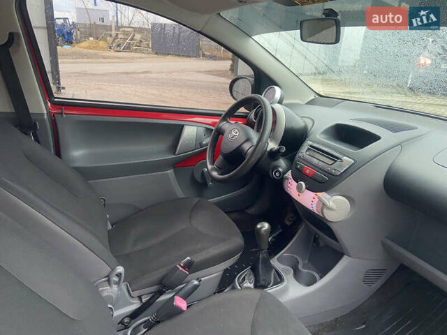 Красный Тойота Айго, объемом двигателя 1 л и пробегом 151 тыс. км за 3900 $, фото 7 на Automoto.ua