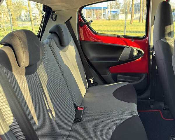Червоний Тойота Айго, об'ємом двигуна 1 л та пробігом 160 тис. км за 6500 $, фото 4 на Automoto.ua