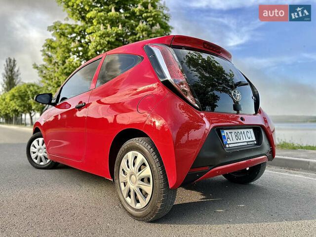 Красный Тойота Айго, объемом двигателя 1 л и пробегом 140 тыс. км за 7500 $, фото 23 на Automoto.ua