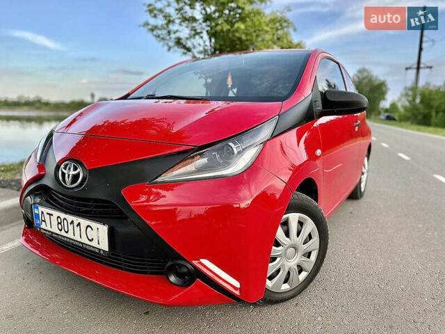 Красный Тойота Айго, объемом двигателя 1 л и пробегом 140 тыс. км за 7500 $, фото 2 на Automoto.ua