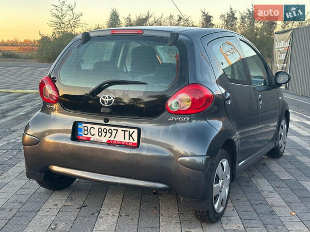 Тойота Айго, объемом двигателя 1 л и пробегом 170 тыс. км за 4000 $, фото 2 на Automoto.ua