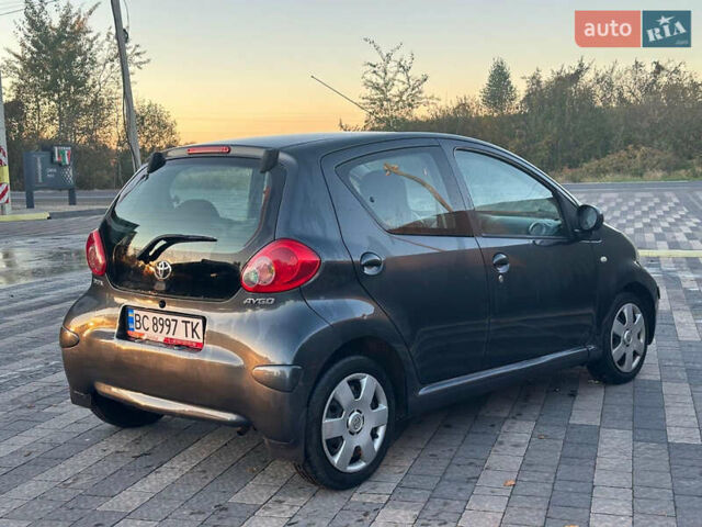Тойота Айго, объемом двигателя 1 л и пробегом 170 тыс. км за 4000 $, фото 1 на Automoto.ua