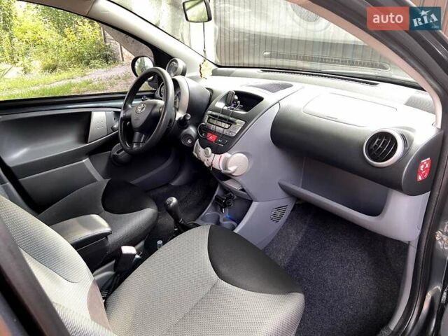 Тойота Айго, объемом двигателя 1 л и пробегом 155 тыс. км за 4400 $, фото 2 на Automoto.ua