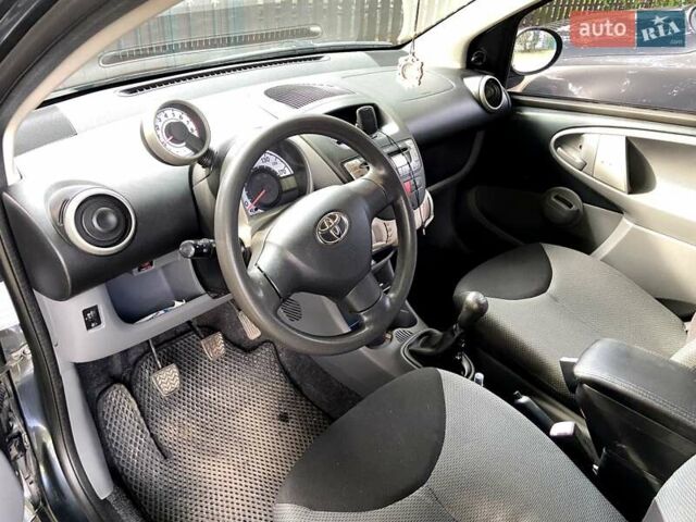 Тойота Айго, объемом двигателя 1 л и пробегом 155 тыс. км за 4400 $, фото 3 на Automoto.ua