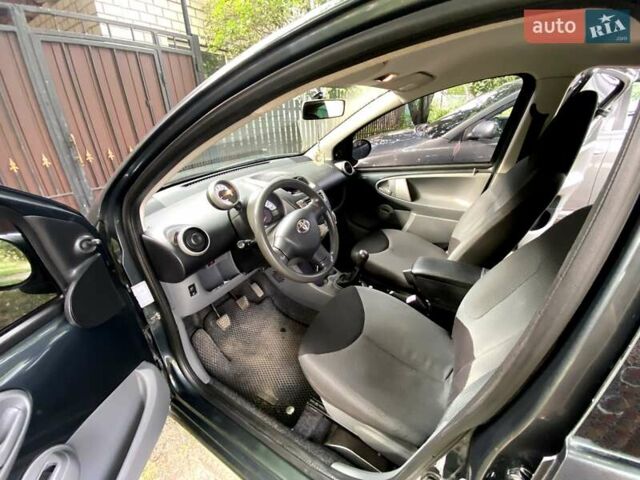 Тойота Айго, объемом двигателя 1 л и пробегом 155 тыс. км за 4400 $, фото 1 на Automoto.ua