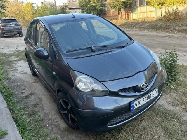 Сірий Тойота Айго, об'ємом двигуна 1 л та пробігом 180 тис. км за 3500 $, фото 4 на Automoto.ua