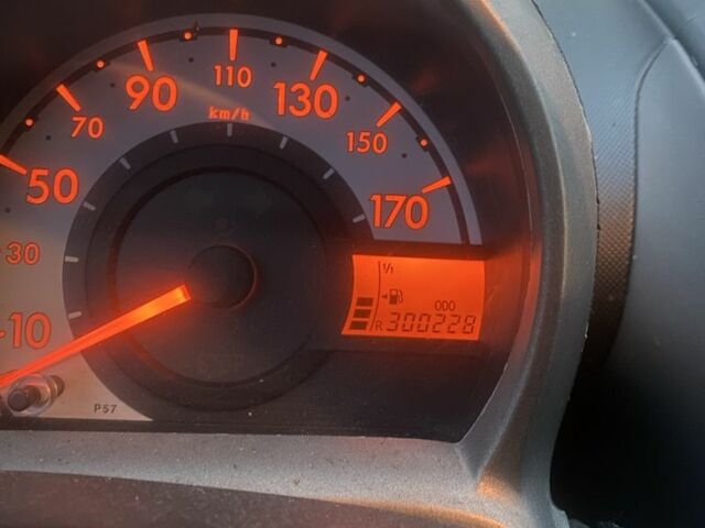 Сірий Тойота Айго, об'ємом двигуна 0 л та пробігом 300 тис. км за 4100 $, фото 6 на Automoto.ua