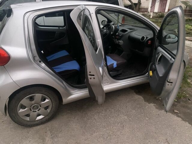 Сірий Тойота Айго, об'ємом двигуна 0 л та пробігом 300 тис. км за 4100 $, фото 3 на Automoto.ua