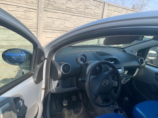 Сірий Тойота Айго, об'ємом двигуна 1 л та пробігом 195 тис. км за 4100 $, фото 1 на Automoto.ua