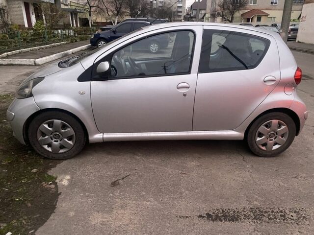 Сірий Тойота Айго, об'ємом двигуна 0 л та пробігом 300 тис. км за 4100 $, фото 2 на Automoto.ua