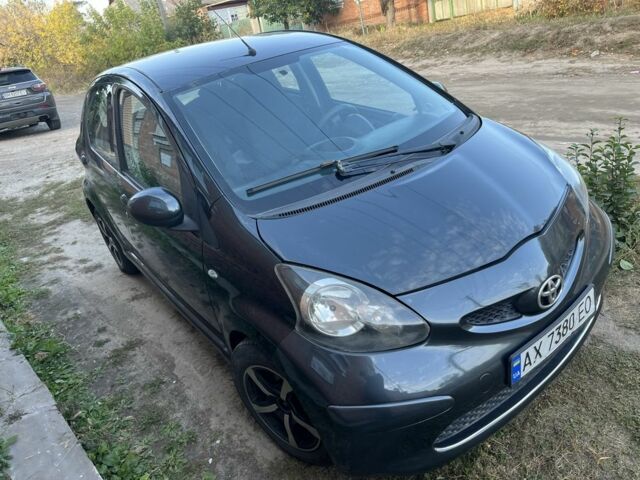 Сірий Тойота Айго, об'ємом двигуна 1 л та пробігом 180 тис. км за 3500 $, фото 3 на Automoto.ua