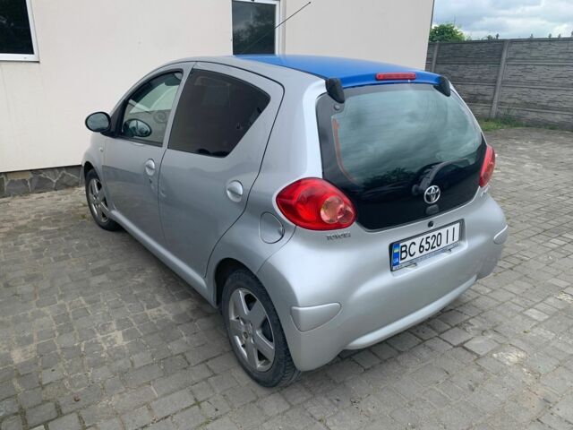 Сірий Тойота Айго, об'ємом двигуна 1 л та пробігом 195 тис. км за 4100 $, фото 13 на Automoto.ua