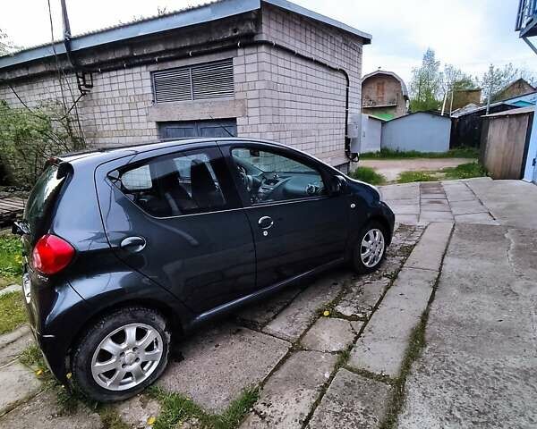 Серый Тойота Айго, объемом двигателя 1 л и пробегом 142 тыс. км за 4300 $, фото 26 на Automoto.ua