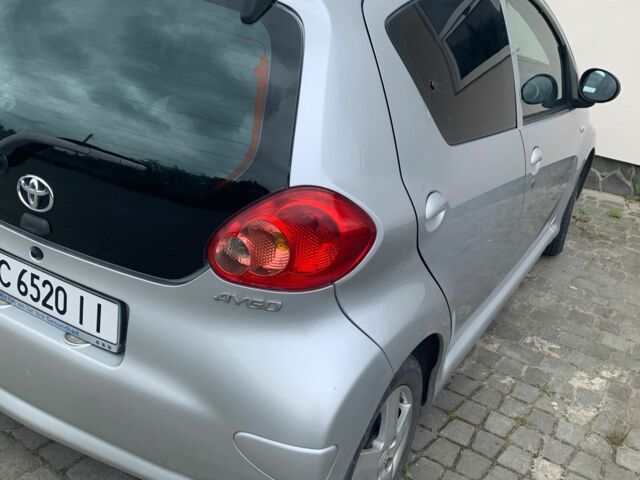 Сірий Тойота Айго, об'ємом двигуна 1 л та пробігом 195 тис. км за 4100 $, фото 5 на Automoto.ua
