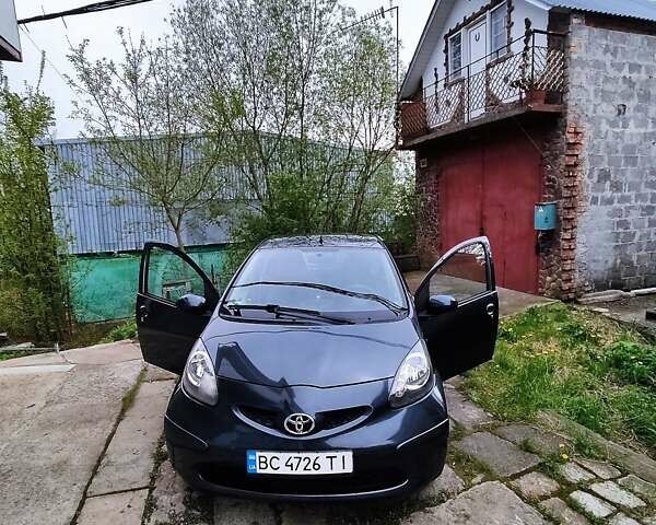 Серый Тойота Айго, объемом двигателя 1 л и пробегом 142 тыс. км за 4700 $, фото 20 на Automoto.ua