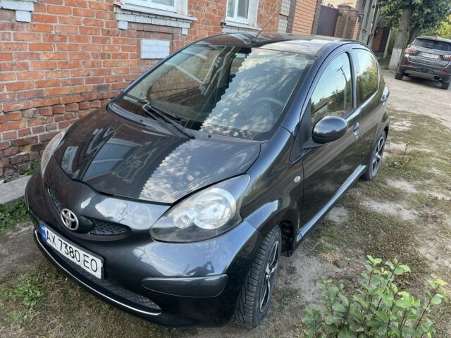 Сірий Тойота Айго, об'ємом двигуна 1 л та пробігом 180 тис. км за 3500 $, фото 2 на Automoto.ua