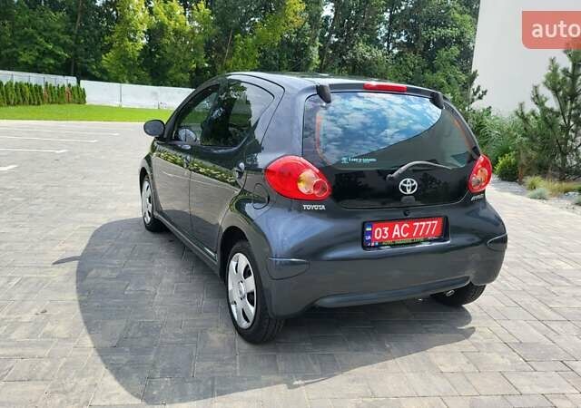 Сірий Тойота Айго, об'ємом двигуна 1 л та пробігом 175 тис. км за 5750 $, фото 10 на Automoto.ua