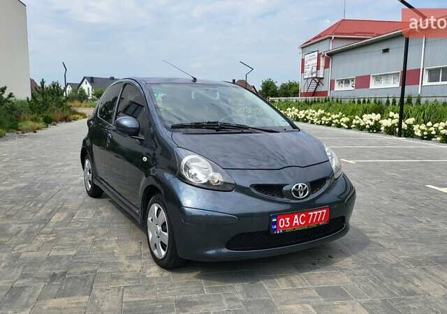 Сірий Тойота Айго, об'ємом двигуна 1 л та пробігом 175 тис. км за 5750 $, фото 6 на Automoto.ua