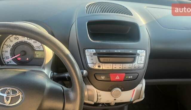 Серый Тойота Айго, объемом двигателя 1 л и пробегом 152 тыс. км за 4200 $, фото 8 на Automoto.ua