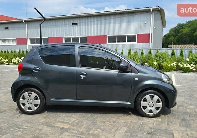 Сірий Тойота Айго, об'ємом двигуна 1 л та пробігом 175 тис. км за 5750 $, фото 2 на Automoto.ua