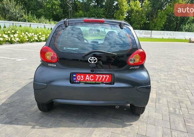 Сірий Тойота Айго, об'ємом двигуна 1 л та пробігом 175 тис. км за 5750 $, фото 4 на Automoto.ua