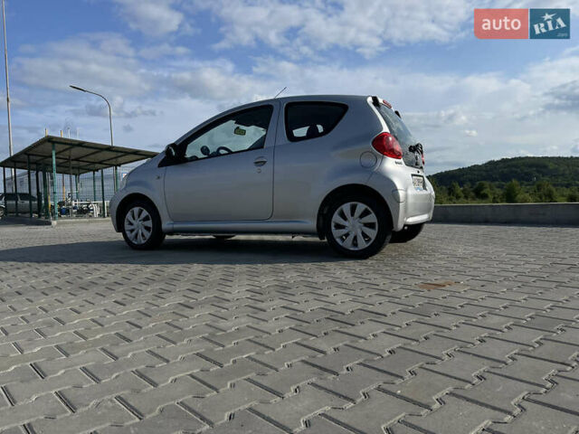 Серый Тойота Айго, объемом двигателя 1 л и пробегом 254 тыс. км за 5900 $, фото 8 на Automoto.ua