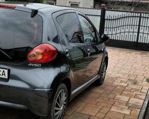Серый Тойота Айго, объемом двигателя 1 л и пробегом 191 тыс. км за 4500 $, фото 4 на Automoto.ua