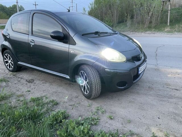 Сірий Тойота Айго, об'ємом двигуна 1 л та пробігом 157 тис. км за 5000 $, фото 2 на Automoto.ua