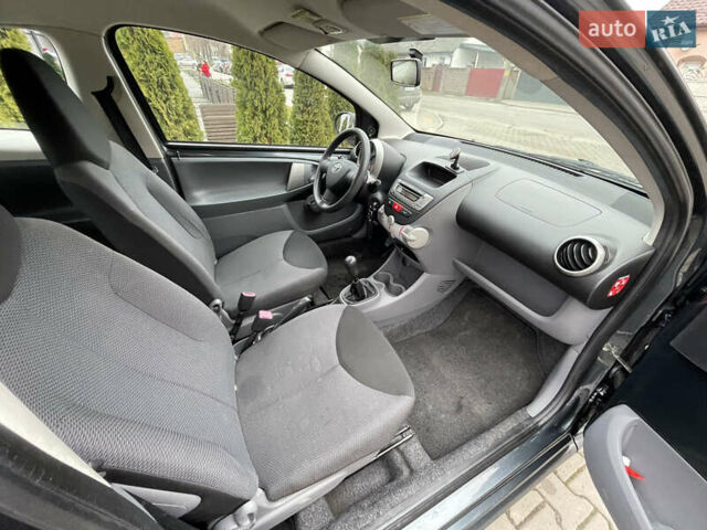 Серый Тойота Айго, объемом двигателя 1 л и пробегом 172 тыс. км за 3650 $, фото 17 на Automoto.ua
