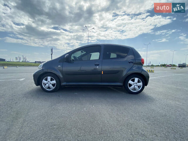 Серый Тойота Айго, объемом двигателя 1 л и пробегом 99 тыс. км за 5550 $, фото 17 на Automoto.ua