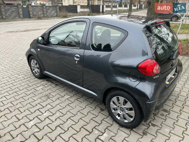 Серый Тойота Айго, объемом двигателя 1 л и пробегом 172 тыс. км за 3650 $, фото 5 на Automoto.ua