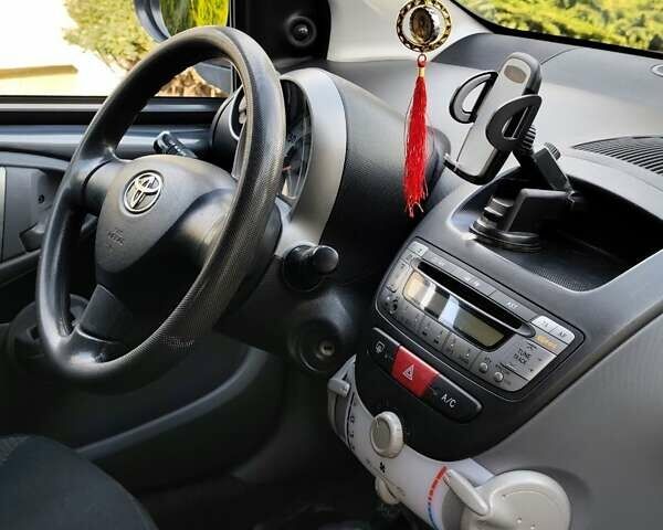 Серый Тойота Айго, объемом двигателя 1 л и пробегом 191 тыс. км за 4500 $, фото 9 на Automoto.ua