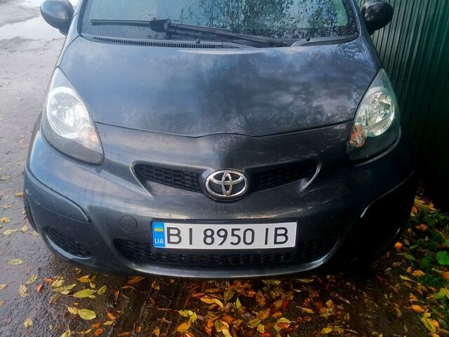 Сірий Тойота Айго, об'ємом двигуна 1 л та пробігом 172 тис. км за 5000 $, фото 4 на Automoto.ua
