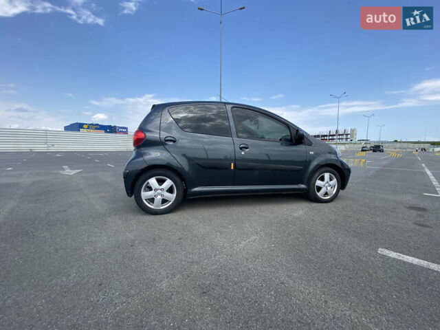 Серый Тойота Айго, объемом двигателя 1 л и пробегом 99 тыс. км за 5550 $, фото 19 на Automoto.ua